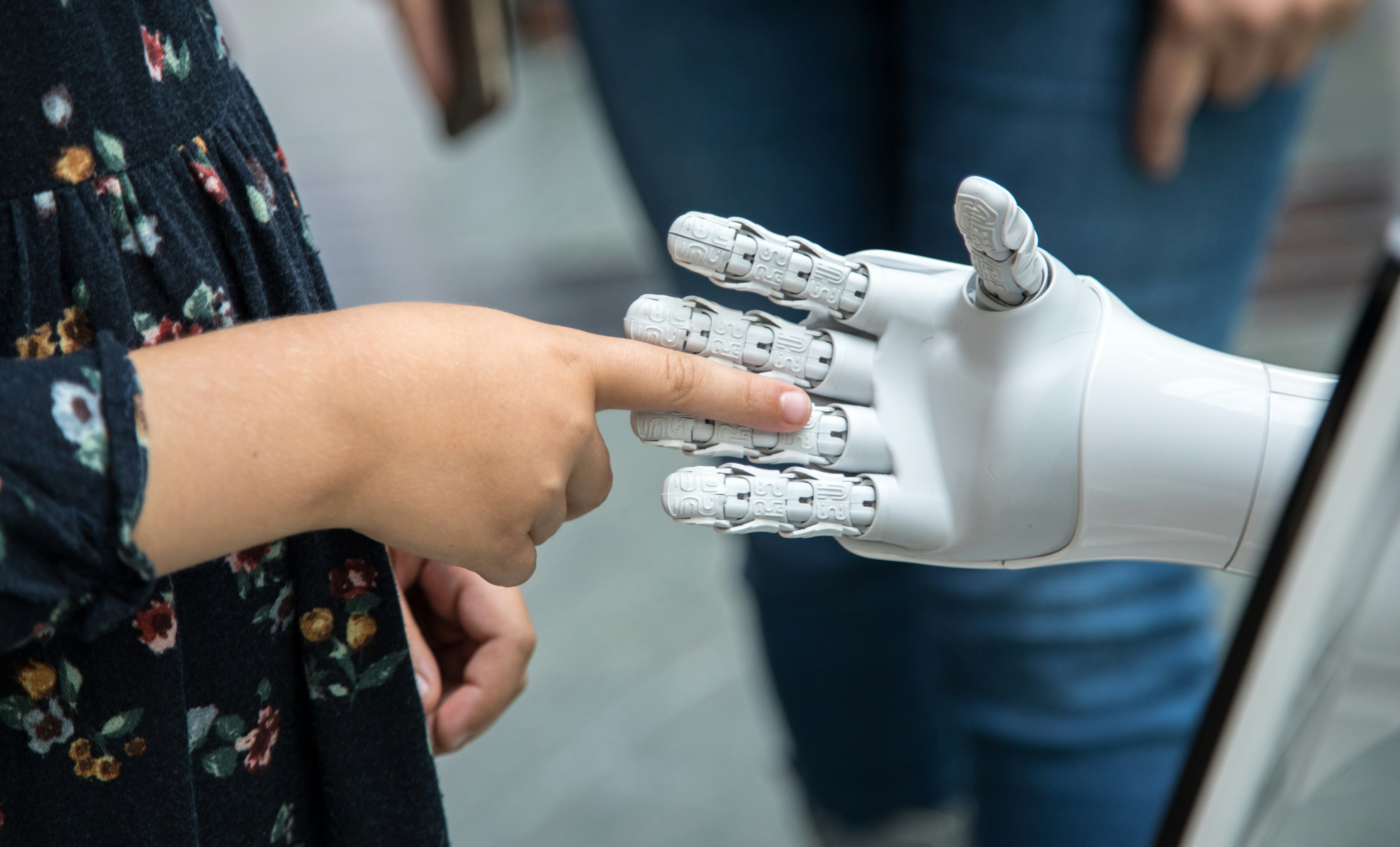 https://4800530.fs1.hubspotusercontent-na1.net/hubfs/4800530/AI%20Connection%20Human%20Robots.jpg