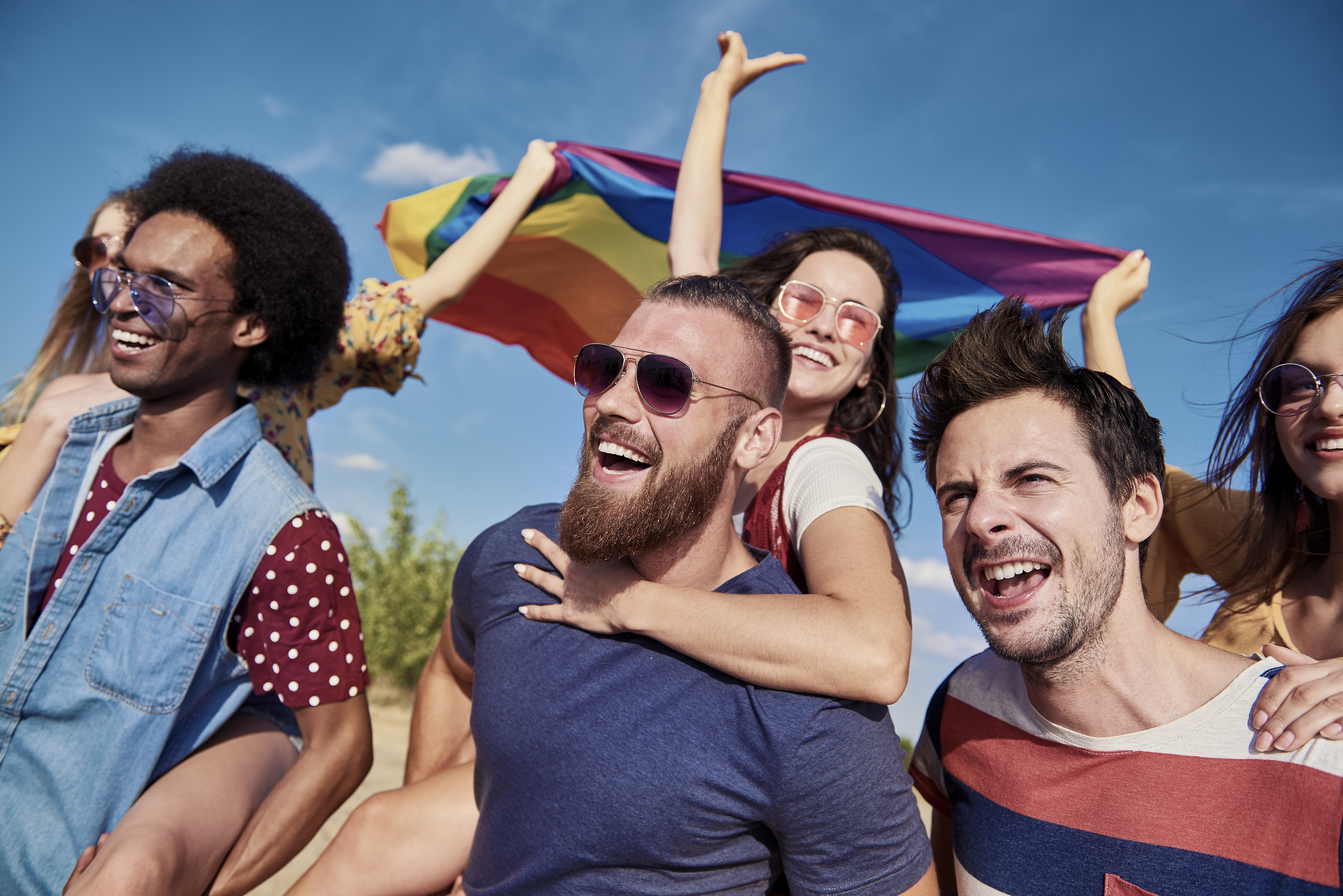 https://4800530.fs1.hubspotusercontent-na1.net/hubfs/4800530/group-best-friends-having-fun.jpg